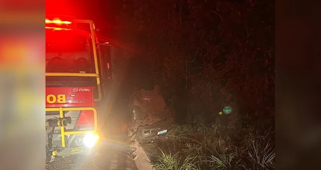 Capotamento na BR-262 deixa seis feridos, incluindo motorista em estado gravíssimo