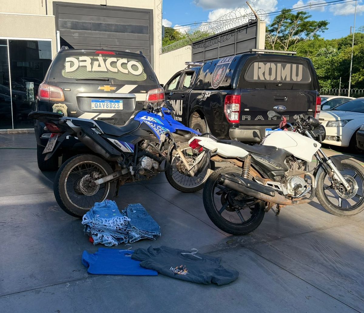 Ladrões arrombam loja, levam motos e roupas, mas acabam presos (vídeo)