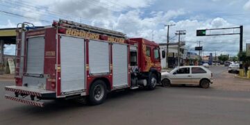 Batida envolvendo viatura dos Bombeiros chama atenção em área central