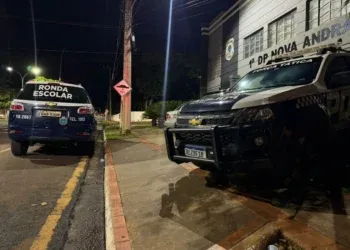 Homem é agredido em frente a bar e sofre ferimentos na cabeça