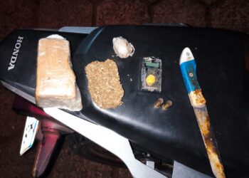 Denúncia revela tráfico de drogas e motocicleta roubada em residência (vídeo)