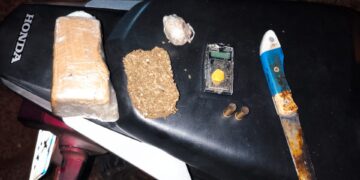 Denúncia revela tráfico de drogas e motocicleta roubada em residência (vídeo)