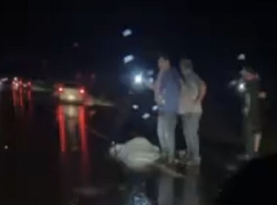 Motociclista morre ao ser atingido por carro enquanto atravessava a MS-386