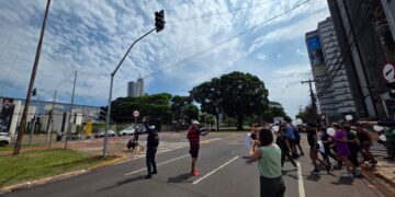 Afonso Pena e rotatória da Rachid Neder recebem novos semáforos