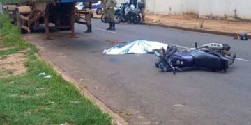 Motociclista morre após bater em carreta tritrem estacionada em Três Lagoas