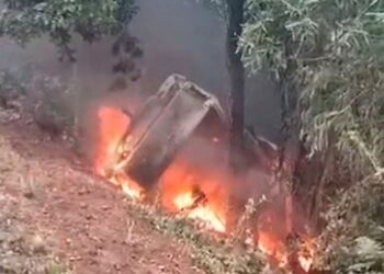 Viatura dos Bombeiros se envolve em acidente e pega fogo na BR-262 Viatura dos Bombeiros se envolve em acidente e pega fogo na BR-262