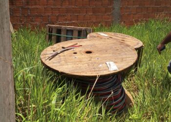 Quatro funcionários são presos por furtar cabos de energia avaliados em quase R$ 200 mil Quatro funcionários são presos por furtar cabos de energia avaliados em quase R$ 200 mil