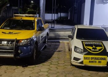 Veículo locado é bloqueado a caminho da fronteira e dois homens são detidos Veículo locado é bloqueado a caminho da fronteira e dois homens são detidos