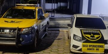 Veículo locado é bloqueado a caminho da fronteira e dois homens são detidos