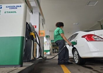 Pesquisa do Procon revela diferença de até 16% no preço dos combustíveis