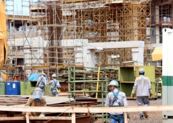 MS mantém crescimento, reduz pobreza e amplia oportunidades para a população MS mantém crescimento, reduz pobreza e amplia oportunidades para a população