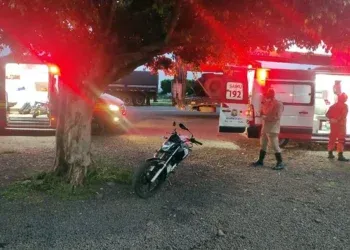 Queda de motocicleta deixa duas jovens feridas na BR-163 em São Gabriel do Oeste Queda de motocicleta deixa duas jovens feridas na BR-163 em São Gabriel do Oeste