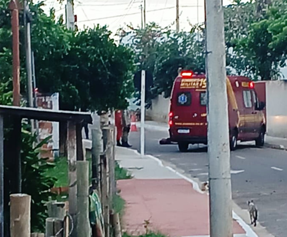 Homem é morto a facadas durante a madrugada