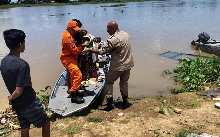 Criança de 2 anos é salva após afogamento em região ribeirinha