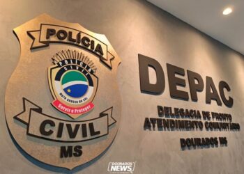 Motorista é detido com carro adulterado durante blitz do Detran em Dourados Motorista é detido com carro adulterado durante blitz do Detran em Dourados