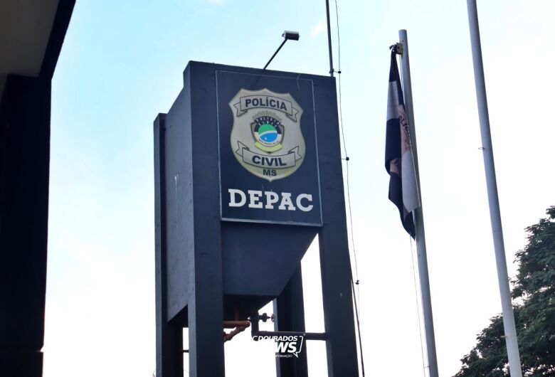 Criança de 11 anos chega à escola ferida após agressões com fio elétrico e chinelo