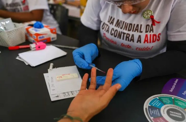 Dezembro Vermelho: SES reforça testagem, prevenção e acesso ao tratamento contra o HIV