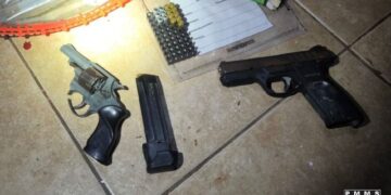 Troca de tiros em casa termina com bandido morto e outro em estado grave