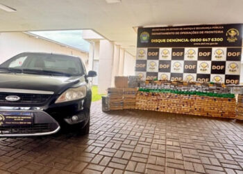 Homem é preso com 721 kg de maconha e veículo roubado