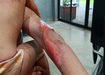 Motorista de aplicativo é liberado após arrastar passageira e criança