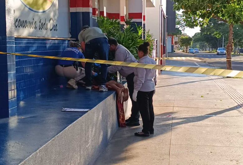 Homem é morto com golpes de faca próximo a supermercado em Dourados