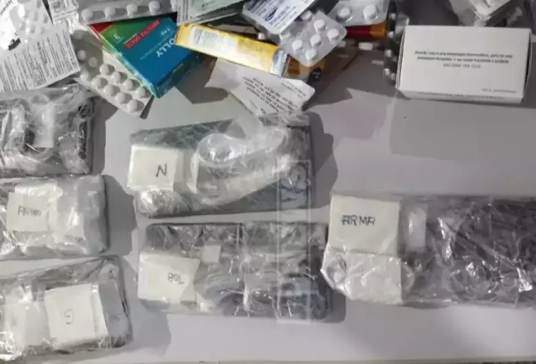 Farmacêutico é flagrado ao tentar entrar com celulares escondidos em caixa de remédios em presídio de Três Lagoas