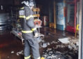 Incêndio em conveniência mobiliza bombeiros ao amanhecer em Corumbá Incêndio em conveniência mobiliza bombeiros ao amanhecer em Corumbá