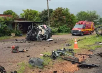 Mãe e filha de apenas 3 anos morrem em grave acidente na BR-487 Mãe e filha de apenas 3 anos morrem em grave acidente na BR-487