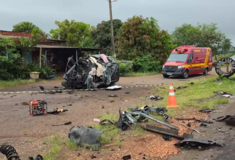 Mãe e filha de apenas 3 anos morrem em grave acidente na BR-487