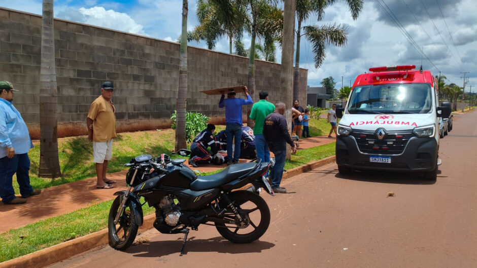 Motociclista sofre fraturas após cair da moto ao atingir pedra em Dourados