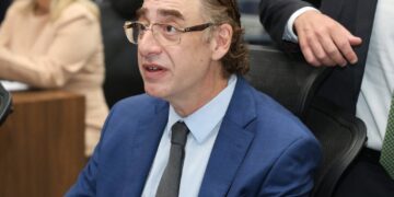 Projeto dispõe sobre atendimento no SUS e na rede de ensino às pessoas com TEA