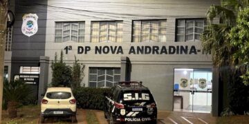 Criminosos rendem vendedor e fogem com moto e mercadorias