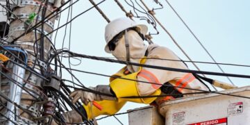 Operação retira 24 mil metros de fios irregulares no Centro de Campo Grande