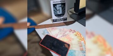 Adolescente mata homem e incendeia casa com vítima dentro