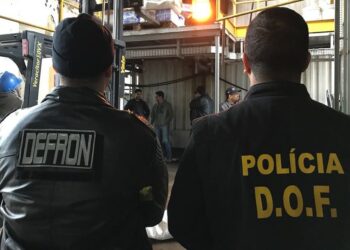 Casa usada como depósito de drogas é descoberta e quase 400 quilos de maconha são apreendidos Casa usada como depósito de drogas é descoberta e quase 400 quilos de maconha são apreendidos