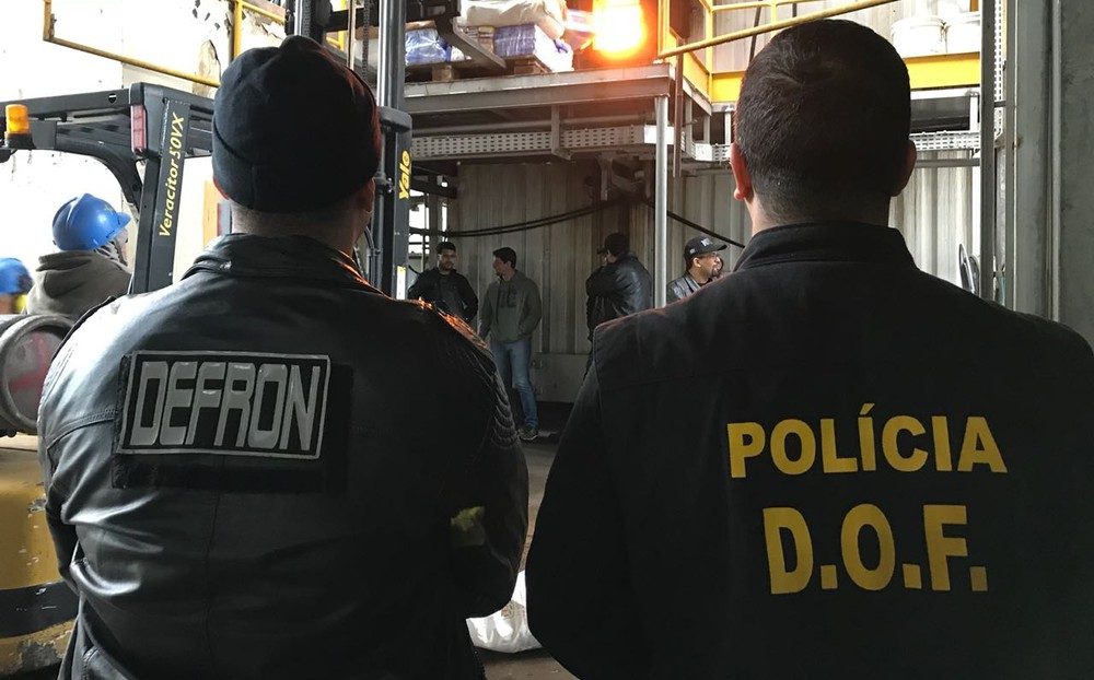 Casa usada como depósito de drogas é descoberta e quase 400 quilos de maconha são apreendidos