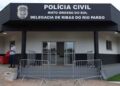 Crime bárbaro: mulher é morta a facadas dentro de casa pelo marido Crime bárbaro: mulher é morta a facadas dentro de casa pelo marido