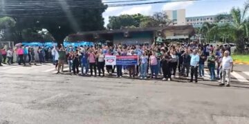 Profissionais da Santa Casa voltam a protestar por 13º salário não pago