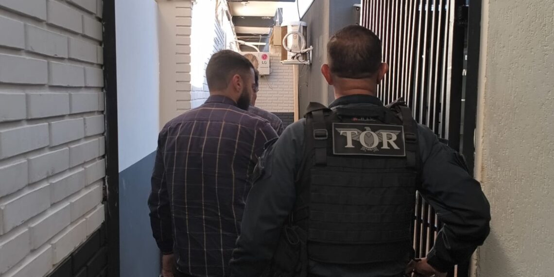 Droga escondida em caminhão de frete leva à prisão de suspeito em Dourados