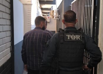 Droga escondida em caminhão de frete leva à prisão de suspeito em Dourados Droga escondida em caminhão de frete leva à prisão de suspeito em Dourados