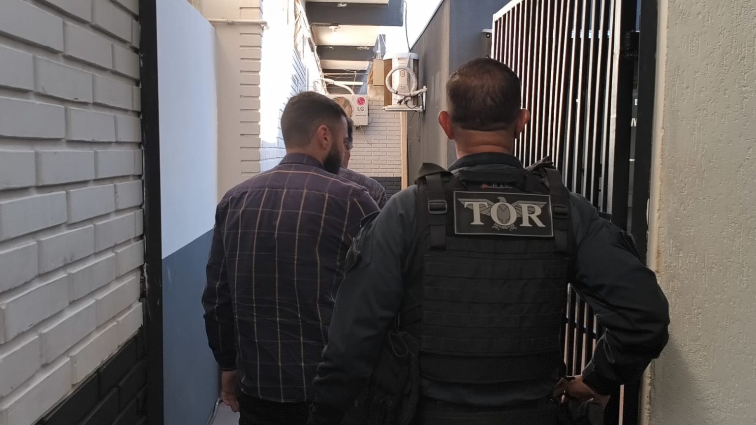 Droga escondida em caminhão de frete leva à prisão de suspeito em Dourados