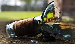 Homem fica em estado grave após ser ferido com garrafa durante briga em aldeia Homem fica em estado grave após ser ferido com garrafa durante briga em aldeia