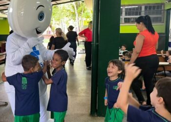 MS lidera cobertura vacinal no país e amplia proteção à população MS lidera cobertura vacinal no país e amplia proteção à população