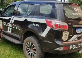 Agressor é preso após ameaças e disparo de arma contra companheira