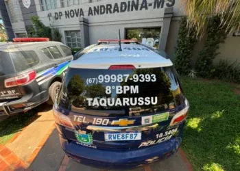 Homem é preso após agredir vizinho com barra de ferro Homem é preso após agredir vizinho com barra de ferro