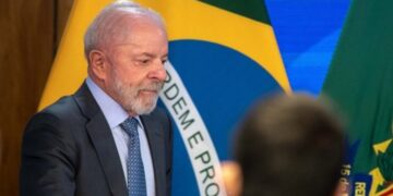 Governo Lula convoca reunião de emergência após anúncio de ataque à Venezuela