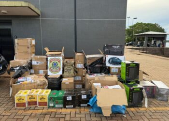 Polícia Federal encontra eletrônicos, bebidas e caixas de som sem documentação fiscal