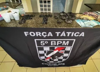 Cocaína é apreendida e casal preso por tráfico e aliciamento de adolescente