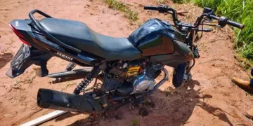 Moto furtada é encontrada abandonada em loteamento