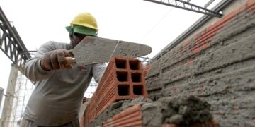 Prefeitura abre processo seletivo para cadastro reserva de coveiro e pedreiro